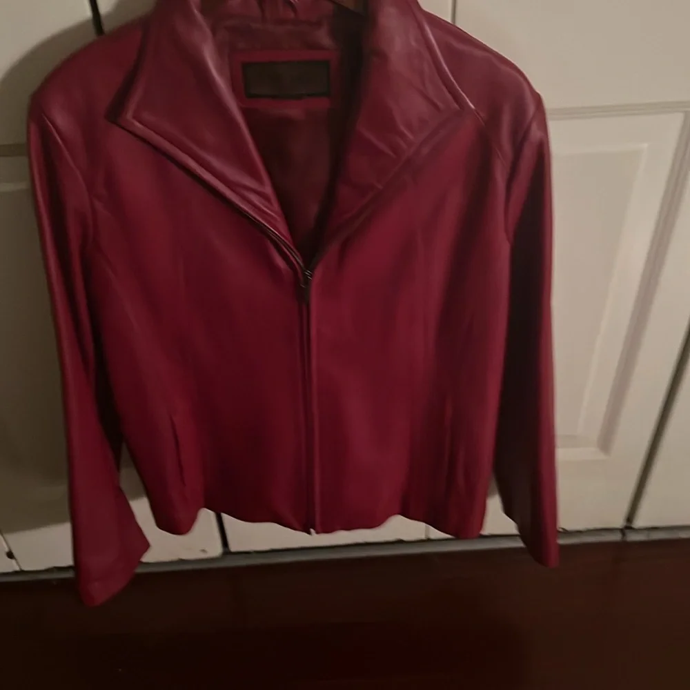 Burgundy leather jacket - Picture 4 of 4